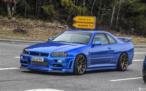 9 Nissan Skyline: R34 Gtt